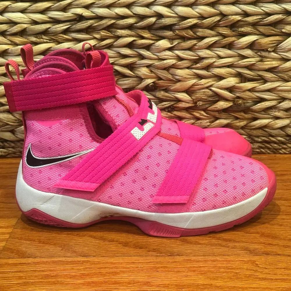Nike LeBron Solider 10 GS Pink Sneakers sz 5.5 basketball sneakers